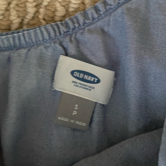 OLD NAVY Chambray One Shoulder Flutter Top - Picture 3 of 5